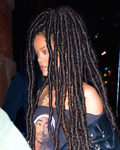 Rihanna con una coleta de rastas en Nueva York