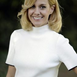 Alexandra Jiménez con un corte bob largo peinado hacia dentro
