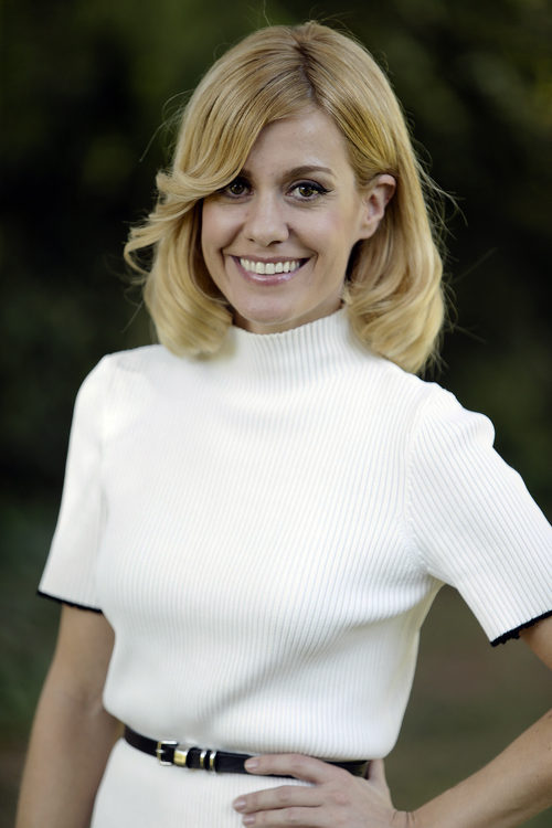 Alexandra Jiménez con un corte bob largo peinado hacia dentro
