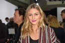 Olivia Palermo con los labios violetas