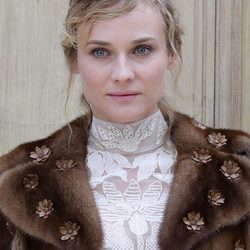 Diane Kruger con un recogido sin volumen