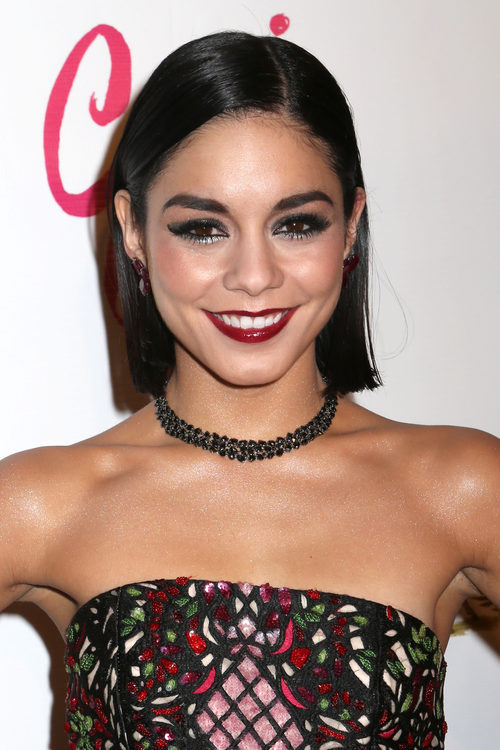 Vanessa Hudgens con una melena bob sleek