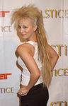 Kaley Cuoco con un cardado y extensiones