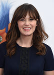 Zooey Deschanel luce una melena ondulada
