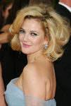 Drew Barrymore con un corte middy cardado