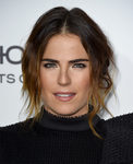 Karla Souza con la mirada iluminada en los premios ELLE Women