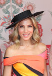 Elsa Pataky luciendo un sombrero plano
