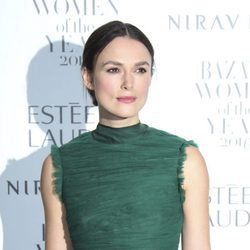 Keira Knightley con un rostro pálido
