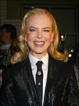 Nicole Kidman con un peinado pulido de ondas