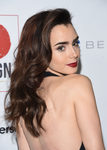 Lily Collins luciendo unas extensiones imperceptibles