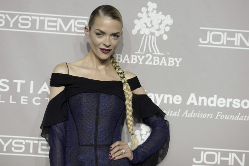 Jaime King con una larga trenza