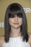 Selena Gomez con flequillo