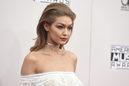 Gigi Hadid con la melena cardada