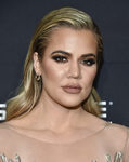 Khloé Kardashian se pasa con el bronceador