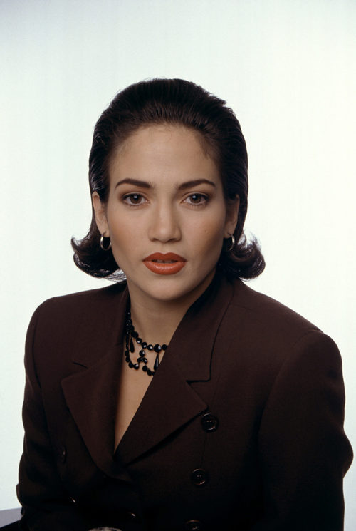 Jennifer Lopez con una melena sleek y ondulada hacia fuera