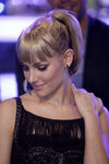Edurne con una coleta y flequillo