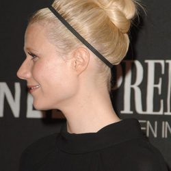 Gwyneth Paltrow con un moño con una cinta deportiva