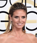 Heidi Klum peina su melena hacia atrás