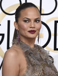 Chrissy Teigen luce una apretada coleta trasera
