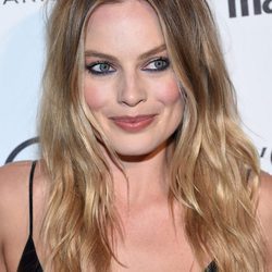 Margot Robbie con un peinado messy