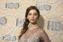 Angela Sarafyan con una trenza de espiga texturizada