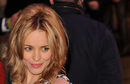 Rachel McAdams con el cabello suelto y cardado
