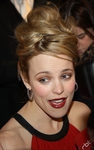 Rachel McAdams con un moño despeinado