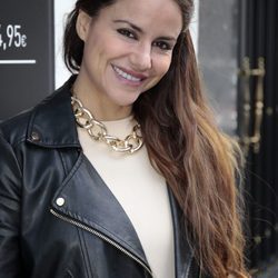 Mónica Hoyos opta por un look de lo más natural para su 40 cumpleaños