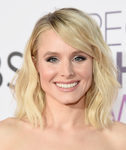 Kristen Bell con ondas playeras