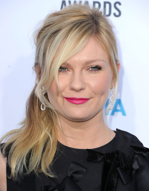 Kirsten Dunst opta por una coleta lateral