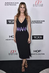 Leighton Meester luce una melena rubia y flequillo