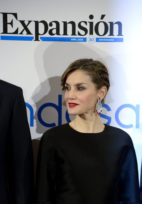 La Reina Letizia con un recogido de trenzas de raíz