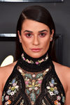 Lea Michele se pasa con el bronceador y la sombra de ojos