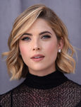 Ashley Benson peina su corte bob en unas ondas cuidadas