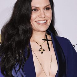 Jessie J con el cabello al natural y suelto
