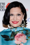 Jessie J con un look anticuado de cabello corto