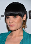 Jessie J con un corte de pelo a lo tazón