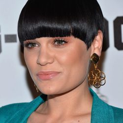 Jessie J con un corte de pelo a lo tazón
