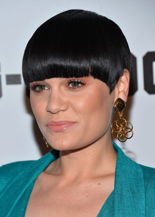 Jessie J con un corte de pelo a lo tazón