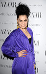 Jessie J con un moño alto encrespado