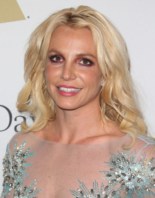Britney Spears maquilla sus ojos de rosa
