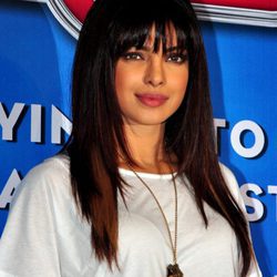 Priyanka Chopra con flequillo