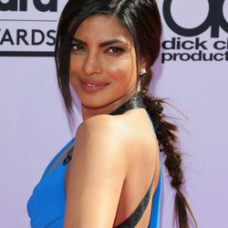 Priyanka Chopra con una trenza desenfadada