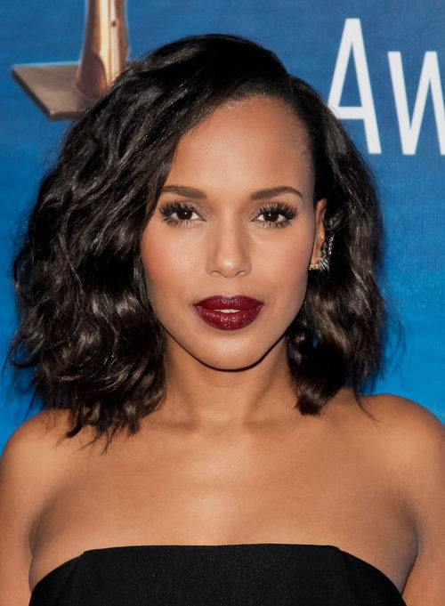 Kerry Washington apuesta por los labios burdeos