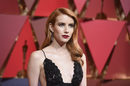Emma Roberts peina su melena pelirroja en unas ondas clásicas