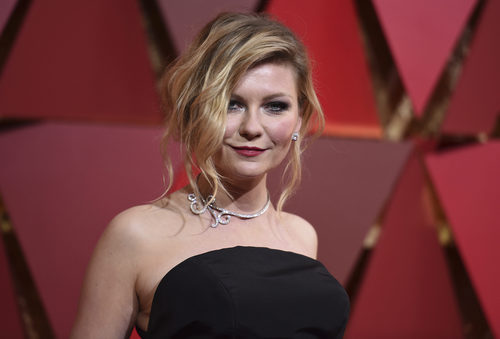 Kirsten Dunst con un peinado de ondas despeinadas