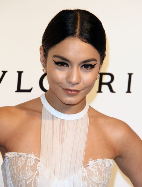 Vanessa Hudgens con un look cat eye