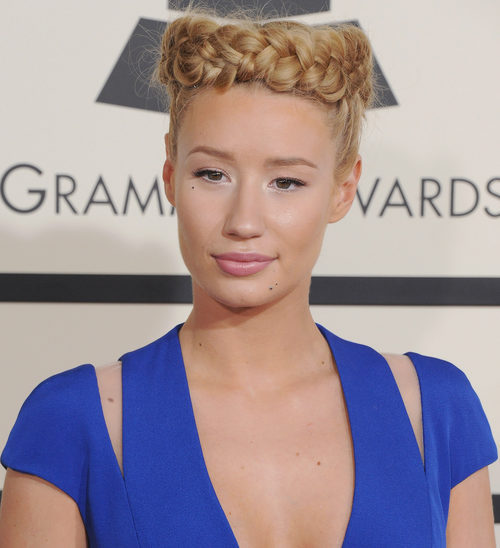 Iggy Azalea con una corona de trenza