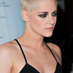 Kristen Stewart se rapa la cabeza y cambia completamente de look