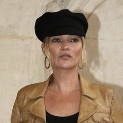 Kate Moss con una boina negra